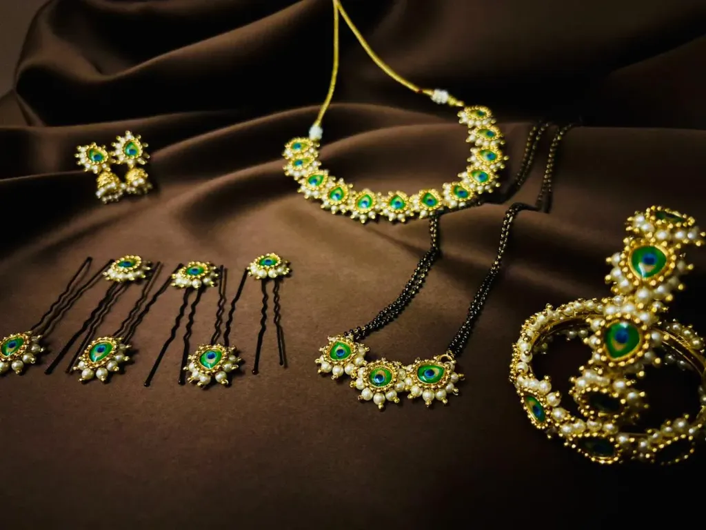 Morpankh Necklace Set