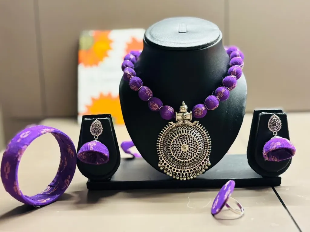 Silver Pendant Necklace Set