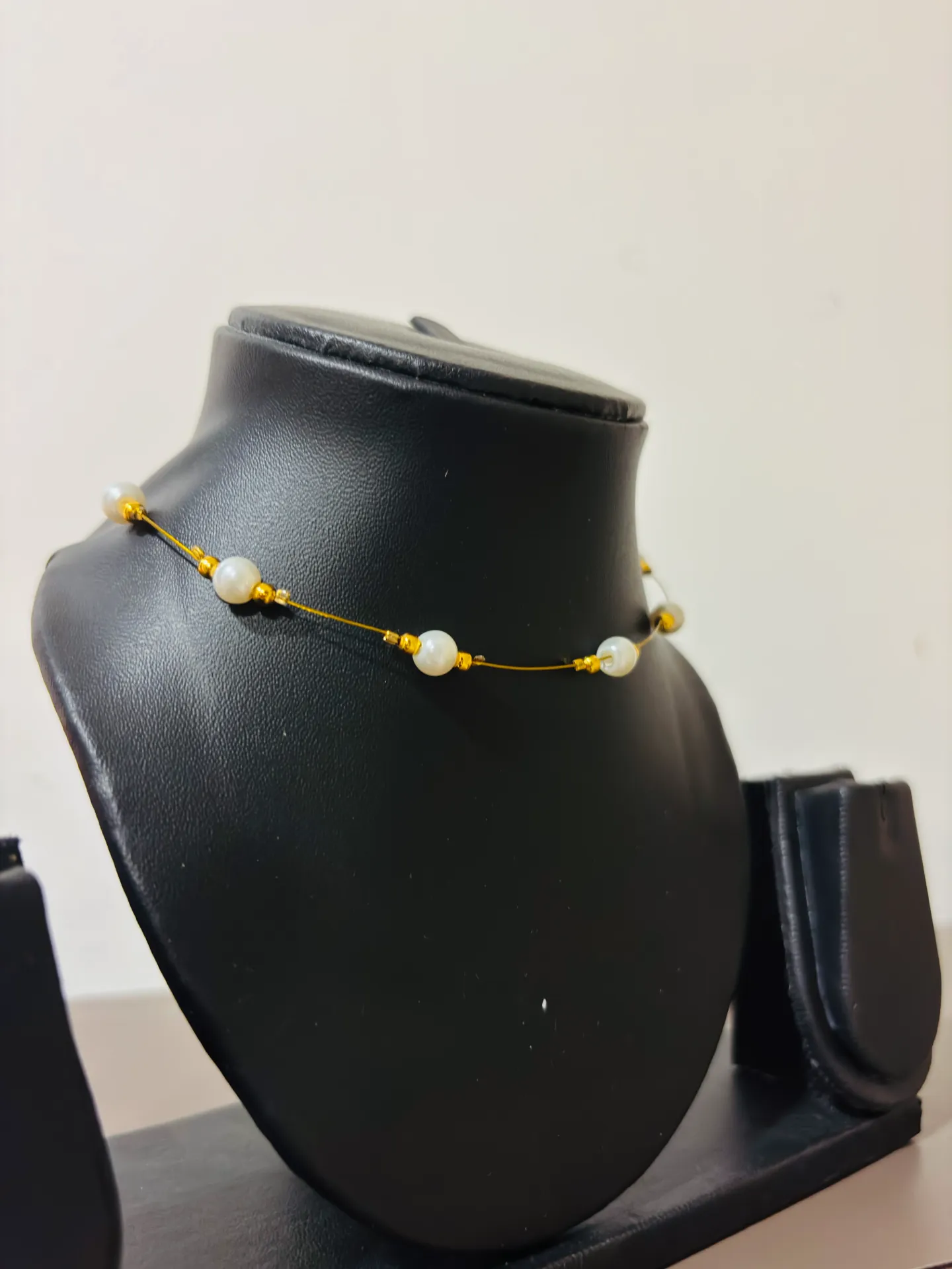 Invisible Pearl Necklace 